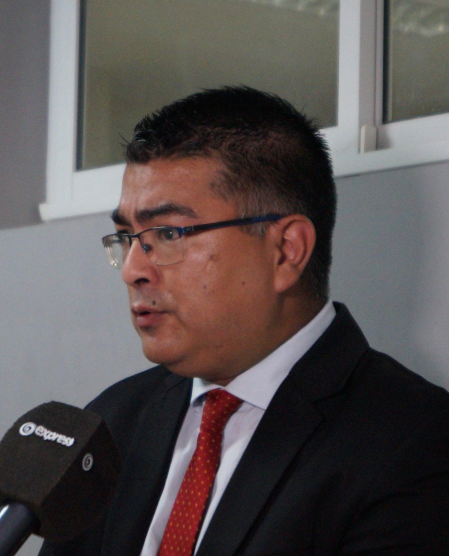 El Dr. Delf&iacute;n Santill&aacute;n, defensor del inculpado.