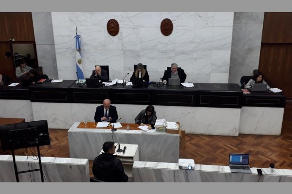 Comenzaron a juzgar a cinco gendarmes por la muerte de una colega