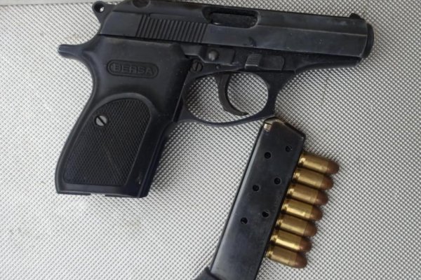 Tras golpear y amenazar a su pareja, fue a buscar una pistola en su vivienda
