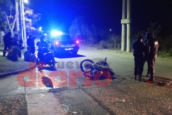 Violento choque de motocicletas en el Bº Siglo XXI dejó dos hospitalizados