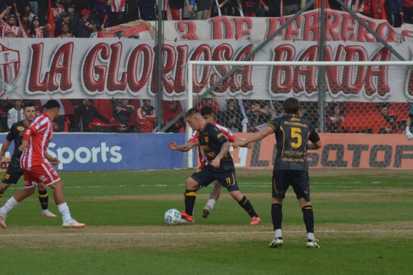 En la despedida de Sciacqua, Mitre retomó la senda del triunfo ante Talleres (RE)