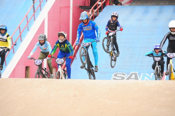 Gran participación en la Asociación Santiagueña de Bicicross: 140 pilotos en competencia y preparación para el Mundial