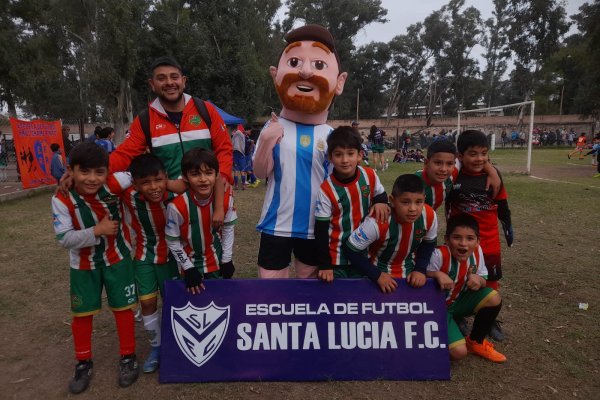 En imágenes: Los niños disfrutaron a pleno del torneo de Santa Lucía FC