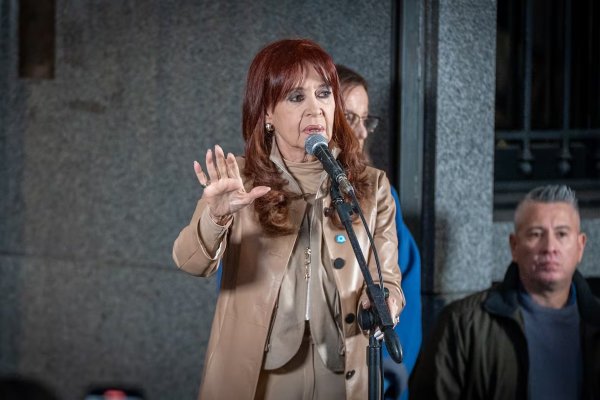 Cristina Kirchner tiene cinco días hábiles para presentarse en Comodoro Py y quedar presa