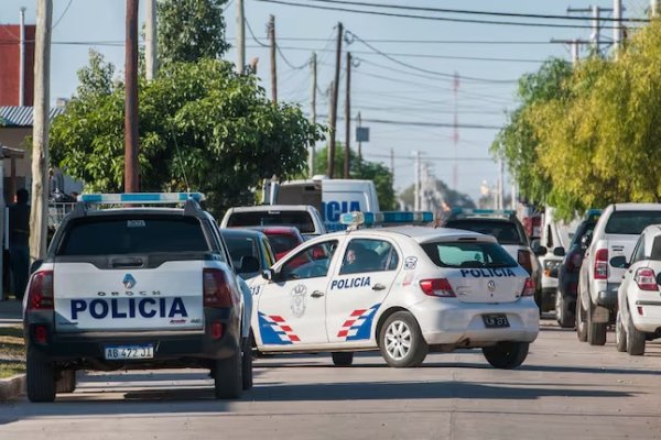 Luego de violentar la puerta de la casa de su expareja, lo amenazó de muerte