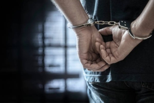 Atraparon a un narco salteño: cayó con droga y una moto robada