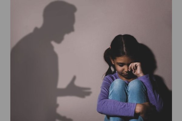 Dictan preventiva para quien agredió y arrastró a la hija descalza a la escuela