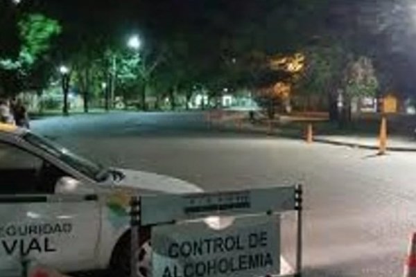 Salta: quiso coimear a un agente, se fugó y abandonó a su amigo en el auto