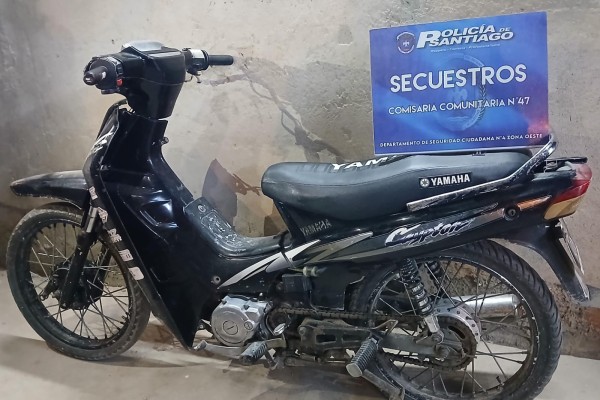 Recuperan una moto abandonada tras denuncia de robo en barrio Paraíso