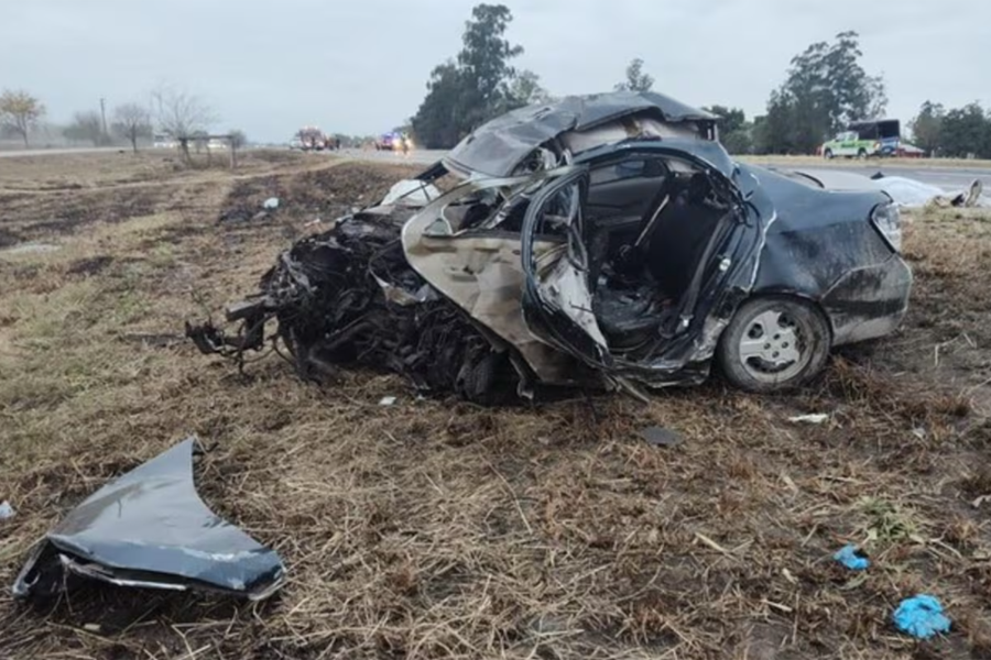 <b>El Renault Logan en el que viajaban madre e hijo.</b>