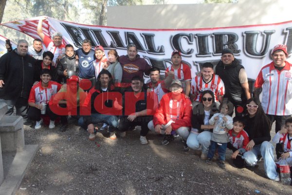 Fotos: Hinchas de San Martín de Tucumán coparon el Parque Aguirre