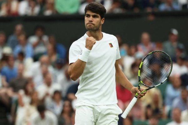 Carlos Alcaraz le ganó a Andrey Rublev y está en cuartos de final de Wimbledon
