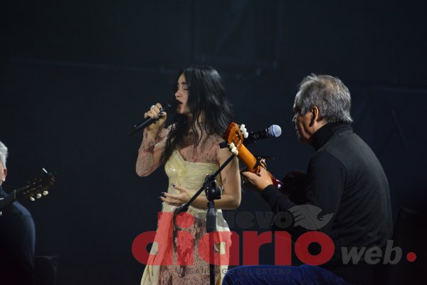 Lali la rompió con su tío en el escenario: Y se convirtió en 
