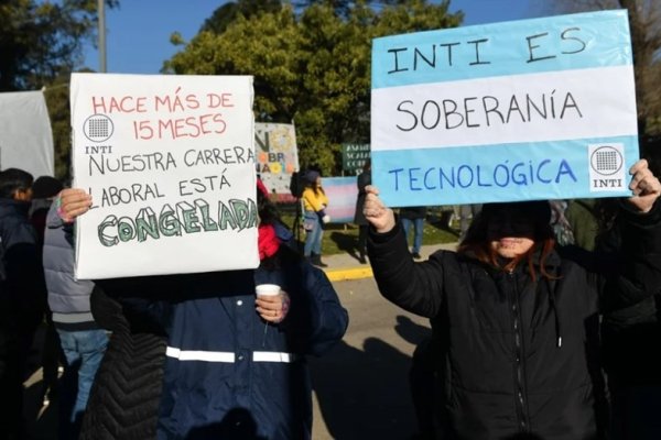 Trabajadores del INTI se movilizan en contra del decreto “que los desguaza”