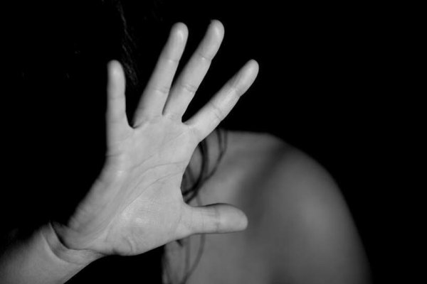 Terror: atacó a su ex delante de su hijo y luego la amenazó