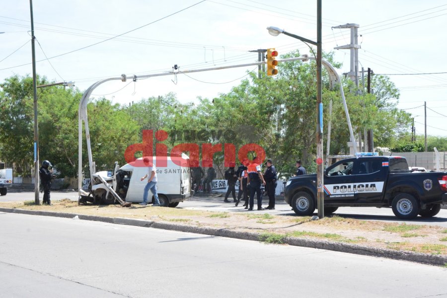 Fue asistido por los vecinos e internado (foto de Nuevo Diario Web).
