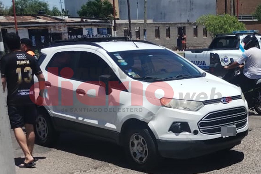 El SUV con el que choc&oacute; la mujer.