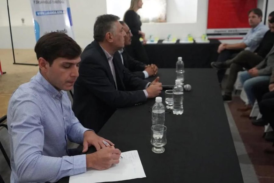 Mat&iacute;as Nediani (izq.) titular de la 