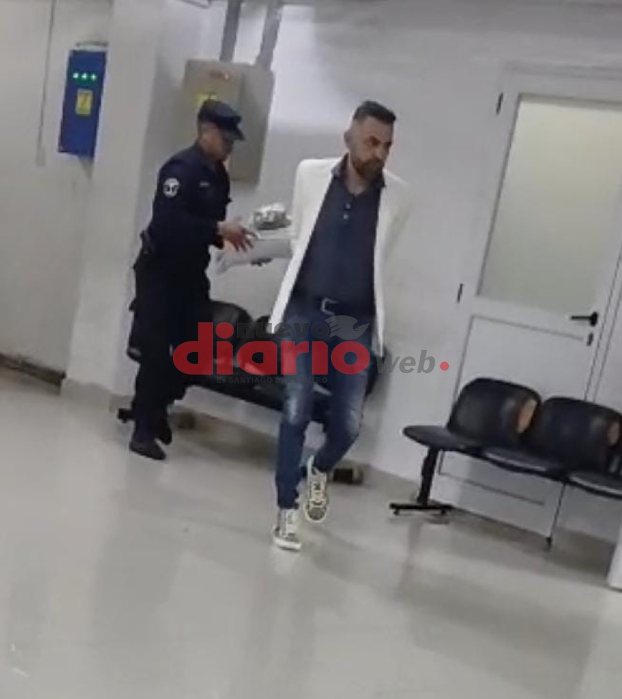 Petros saliendo del Cuerpo M&eacute;dico Forense del Poder Judicial