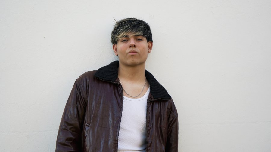 Con proyecci&oacute;n, pr&oacute;ximo a grabar su videoclip en Santiago.