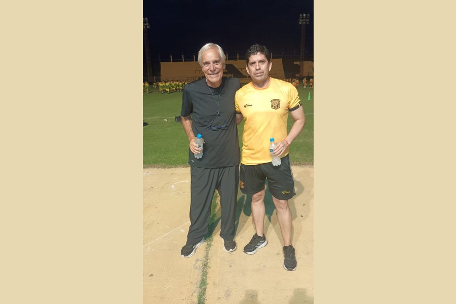 Solario, junto al DT Sergio Castillo.