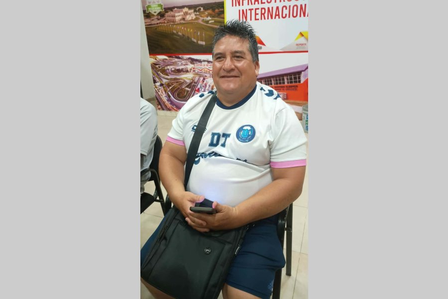 El DT de Mitre: Pancho Contreras, estuvo presente.