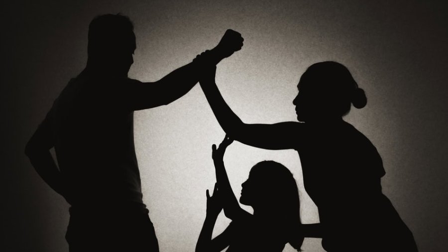 La violencia intrafamiliar es un espejo del que los ni&ntilde;os y adolescentes tambi&eacute;n aprenden.