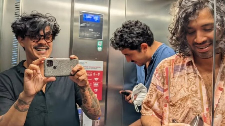 Sergio tomando la foto junto a Rodrigo y Gonzalo Reynoso en Alemania. Gestores de la Peña El Santiagueñazo.