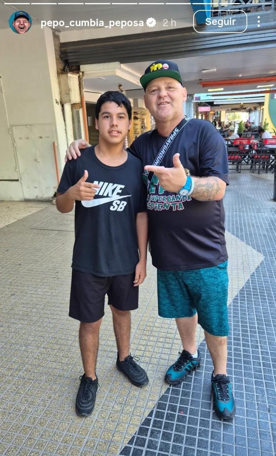 La historia que subi&oacute; el reconocido cantante paseando por la Plaza Libertad.