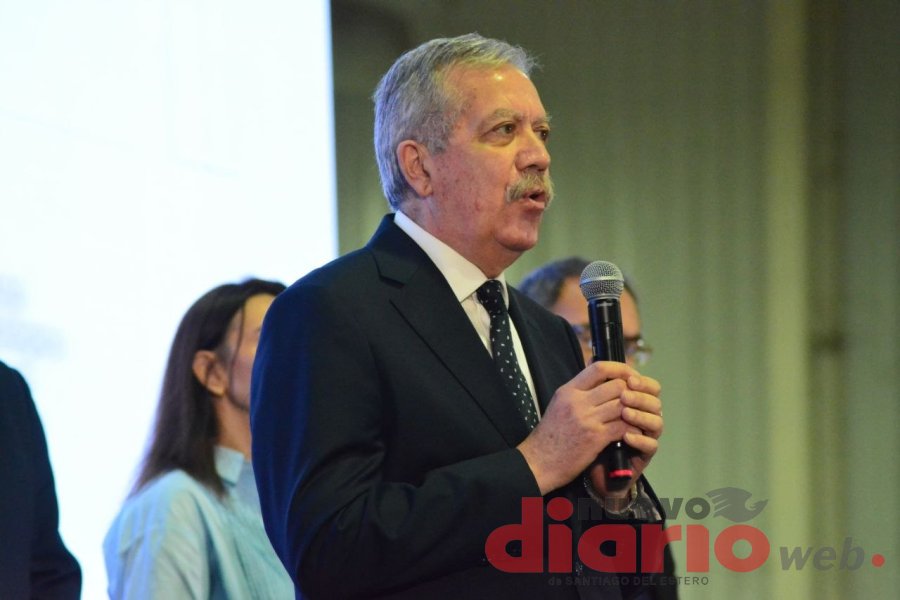 El&iacute;as Su&aacute;rez remarc&oacute; la importancia de la participaci&oacute;n de los j&oacute;venes en el futuro de Santiago.