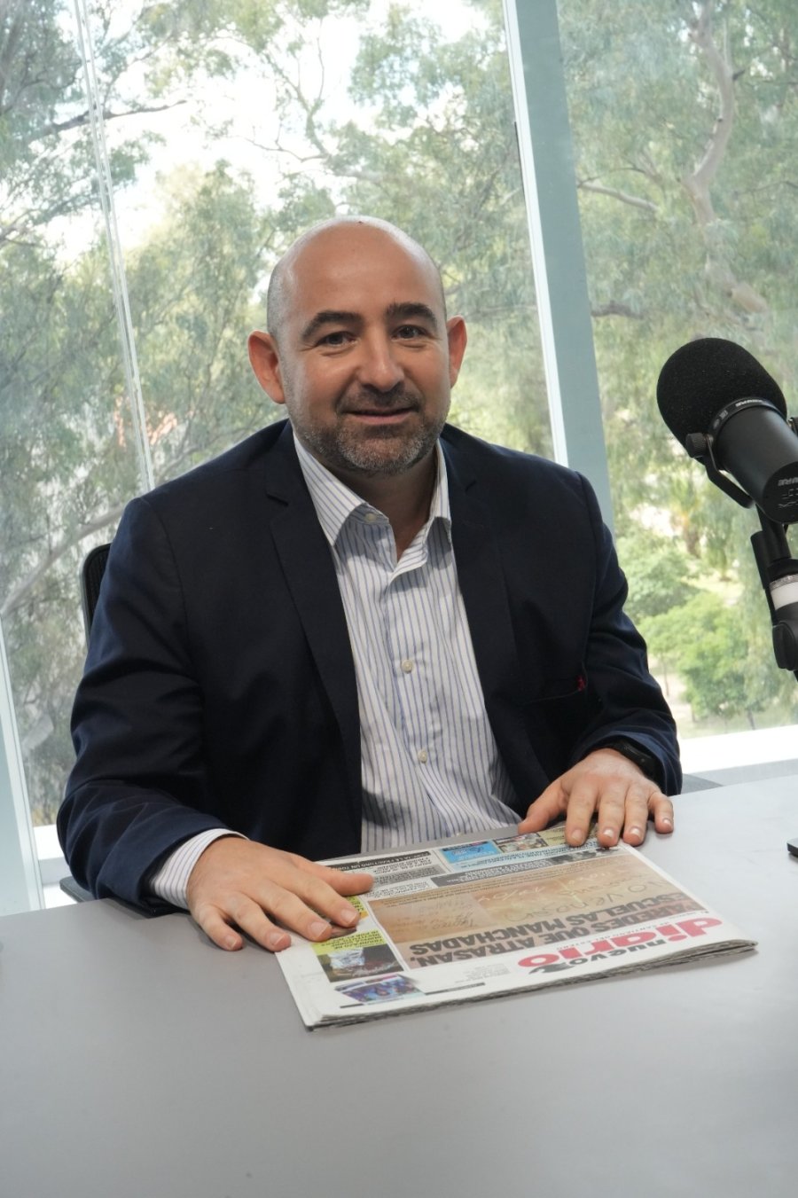 Lejos de quedarse en la cr&iacute;tica, el dirigente remarc&oacute; el trabajo activo de su equipo en los barrios de La Banda, destacando la reciente entrega de m&aacute;s de 3.000 guardapolvos para asistir a las familias en el inicio escolar.