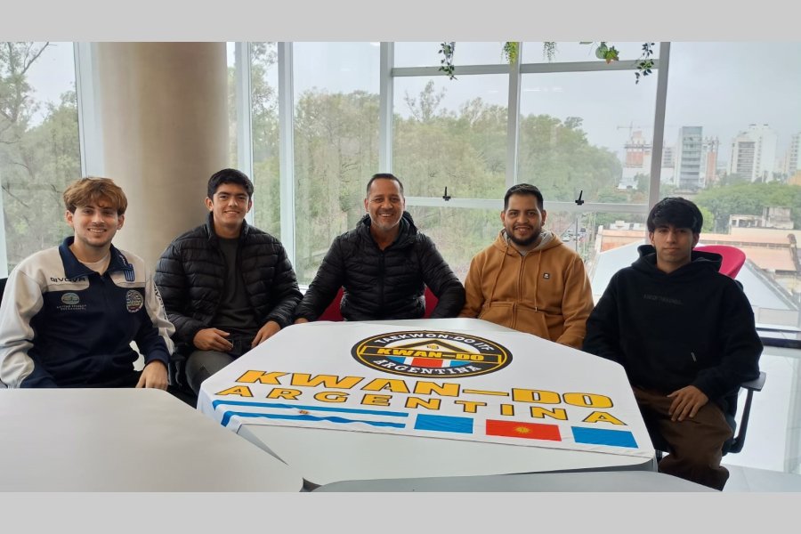 La delegación en su visita a Nuevo Diario.