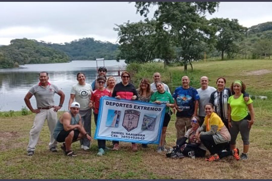 Parte de la delegación a orillas del Collagasta.
