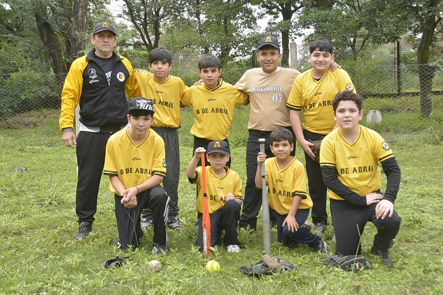 Parte del equipo del 8 de abril.