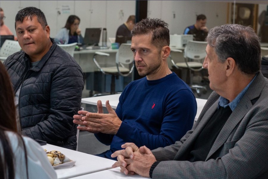 Gerardo Poggi, junto al Dr. Doffi, en la UFLO.