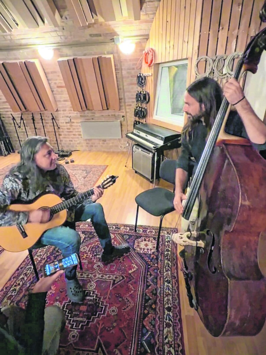 Plena grabaci&oacute;n del disco de Juan Cruz S&uacute;arez.
