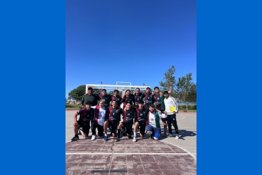 El equipo de caballeros del Balonmano de Frías.