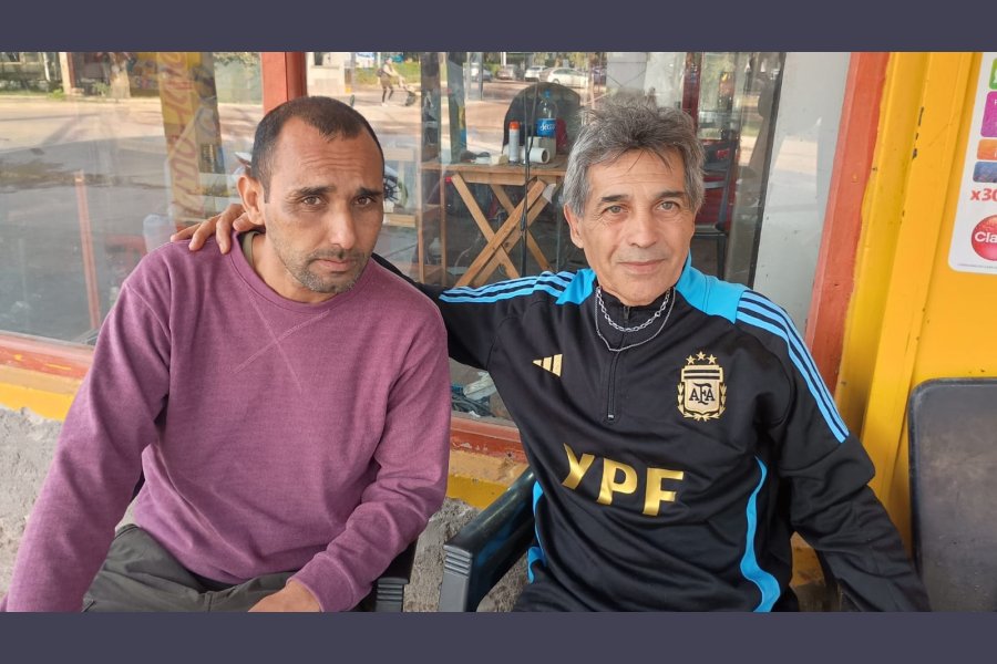 Con su amigo y hermano del alma, 