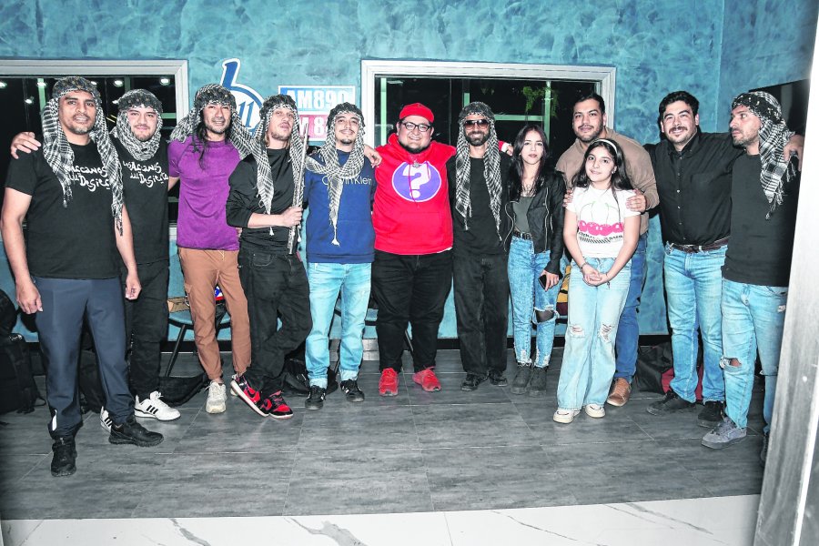 Los Arcanos del Desierto de los premios Gardel a Radio LV11.