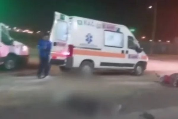 Un jovencito ingresó grave al hospital tras accidentarse con su moto esta madrugada