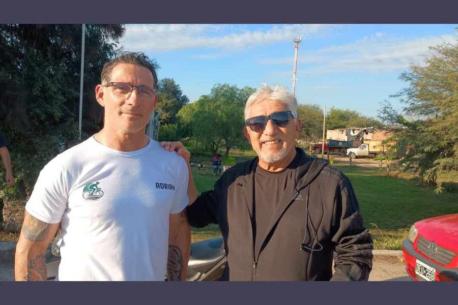 Marcelo Beron, junto al profesor Hugo Rojas.
