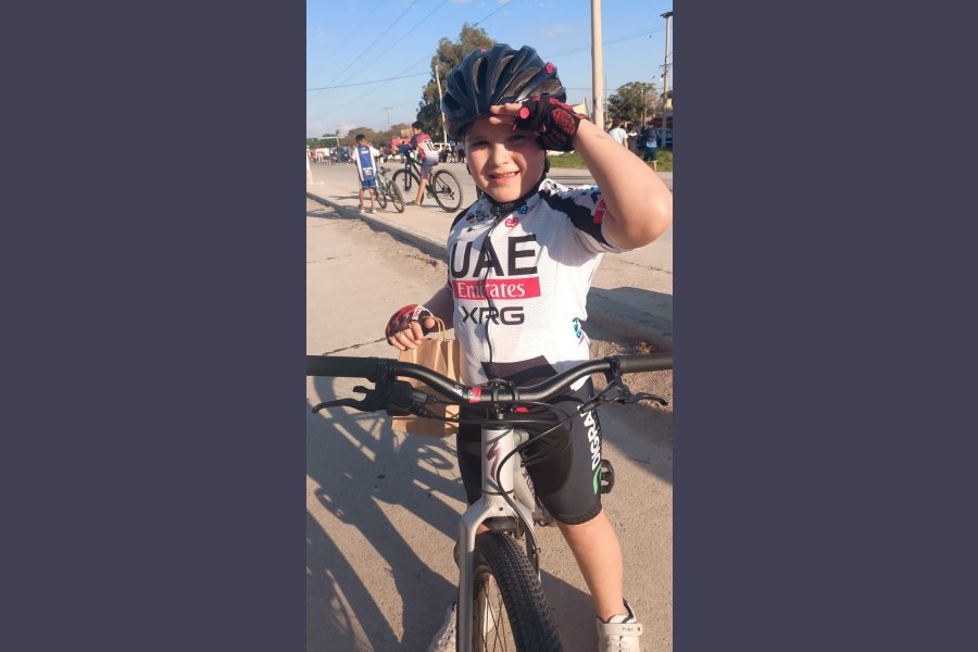 Un pequeño y amante del ciclismo. Hay futuro.