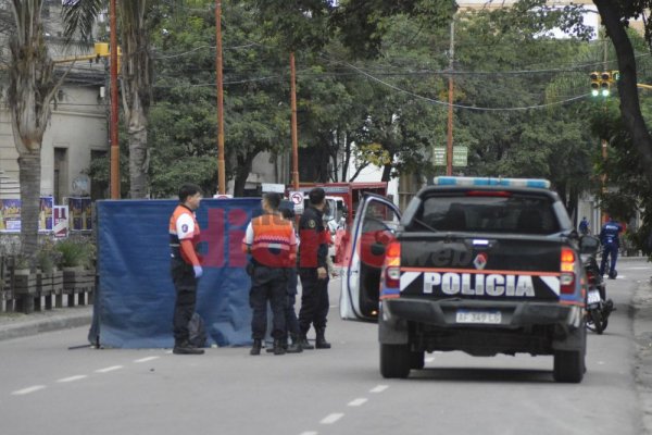 Revelaron la identidad del conductor de la camioneta que chocó y abandonó a la joven en Av. Belgrano
