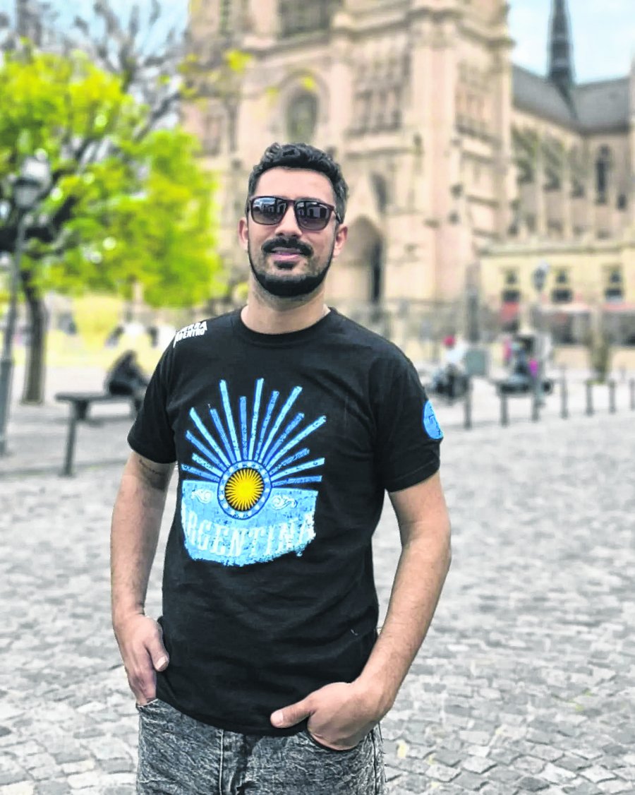 Con su impronta, Alfredo Enerio Lugones llega con nuevas canciones.
