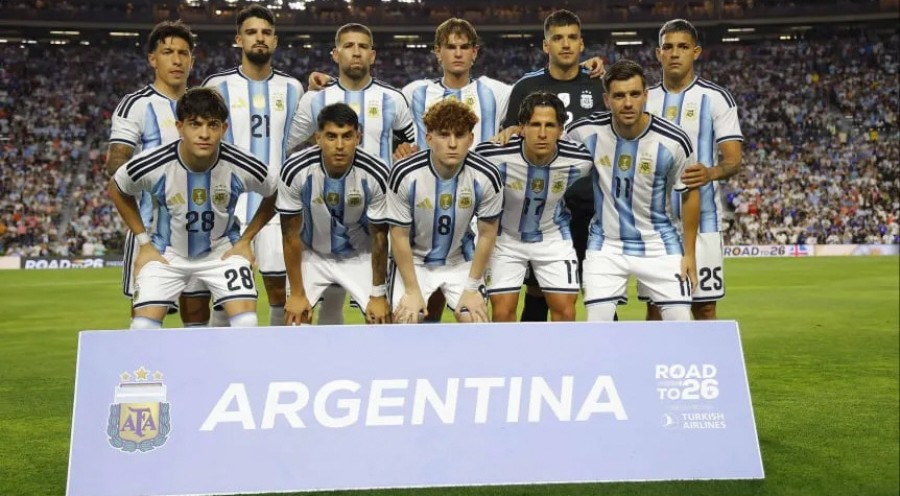 Última formaci&oacute;n de la selecci&oacute;n en el &uacute;ltimo amistoso contra Islandia.