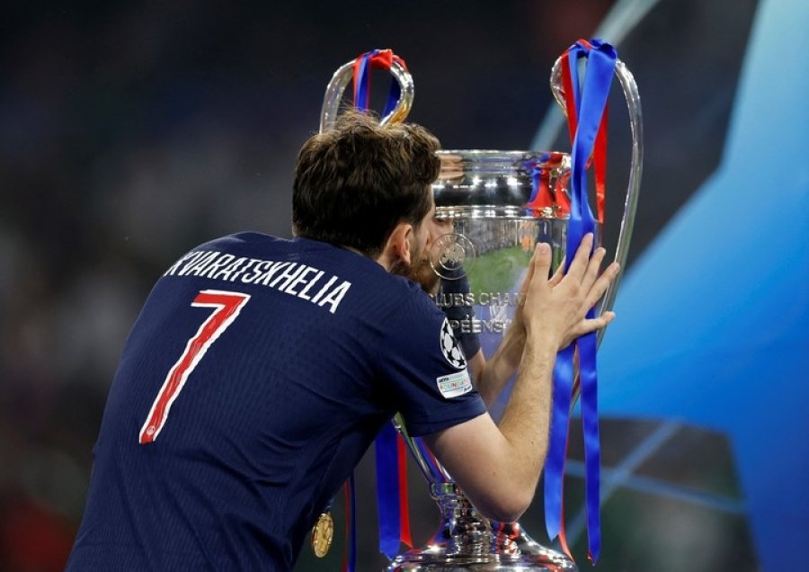 El mundo del f&uacute;tbol llora la baja del georgiano, que viene de ser elegido el mejor jugador de la Champions League 2025/26.