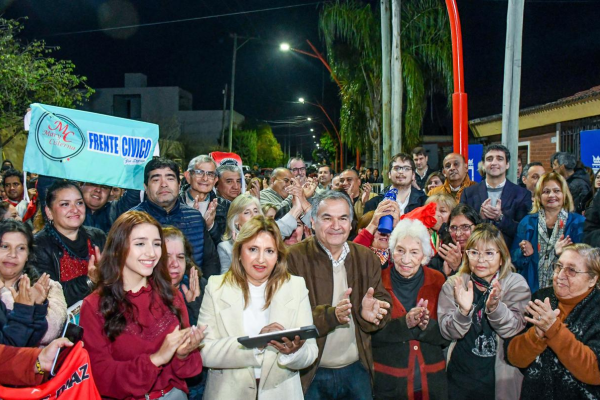 La intendente Fuentes inauguró junto a vecinos la iluminación LED de calle Luis Braile