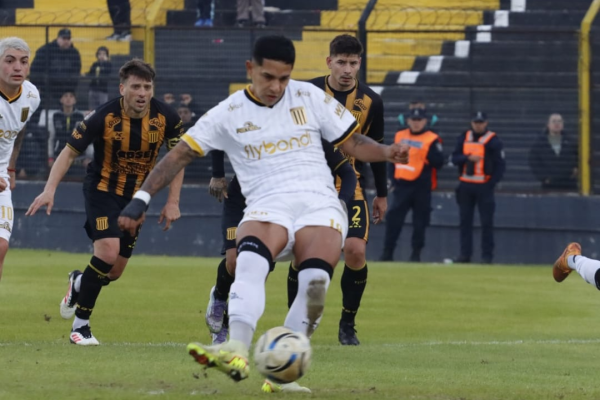 Mitre cayó ante Almirante Brown en Isidro Casanova y profundizó su crisis