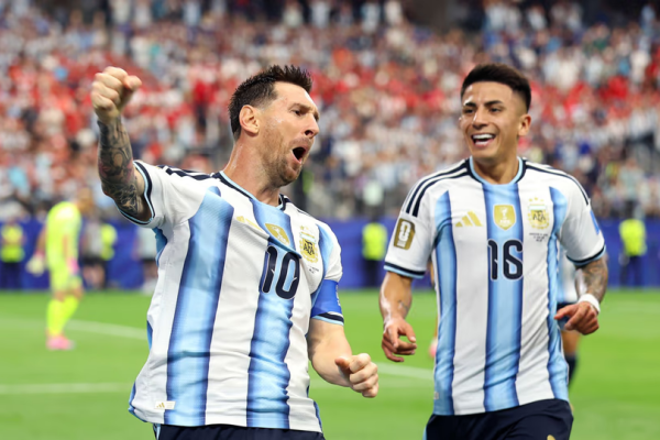Con un doblete histórico de Messi, Argentina venció a Austria