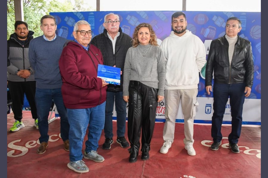 Autoridades municipales con Oscar Villallba de Box